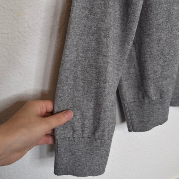 GAP Mens Sweater Sz L V-Neck Cotton Cashmere Minimalist Academia Preppy Neutral - Picture 6 of 14